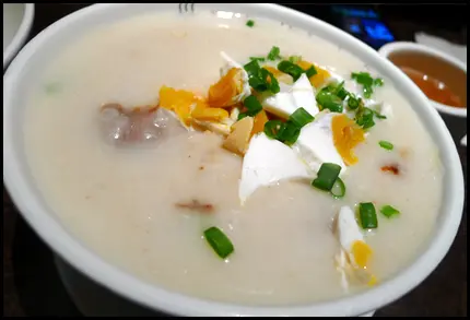 鹹蛋叉燒蠔豉粥