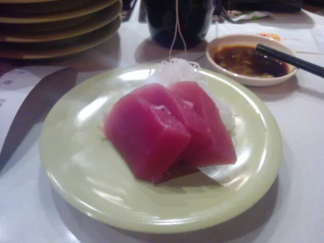 8蚊一碟, 點解塊吞拿魚刺身可以大塊到咁!!!???:mad: