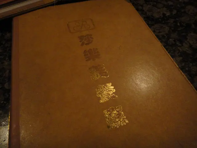皮外套的餐牌,炫耀又帶點內歛。
