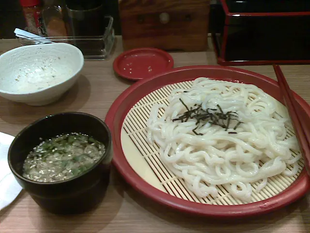 彈牙的烏冬 / 豆腐沙律的豆腐豆味濃