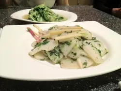薺菜炒年榚 30元
