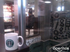 座椅外望樓梯及食品部 - Starbucks Coffee in Mong Kok 