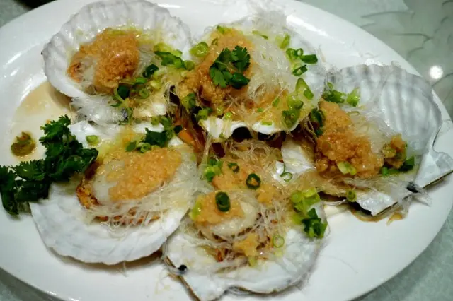 蒜茸粉絲蒸扇貝