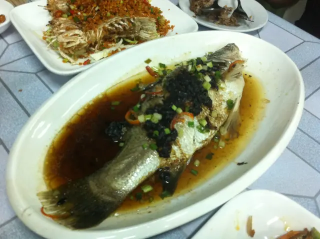 蒸魚蒸得好老，一般茶餐廳都比佢好