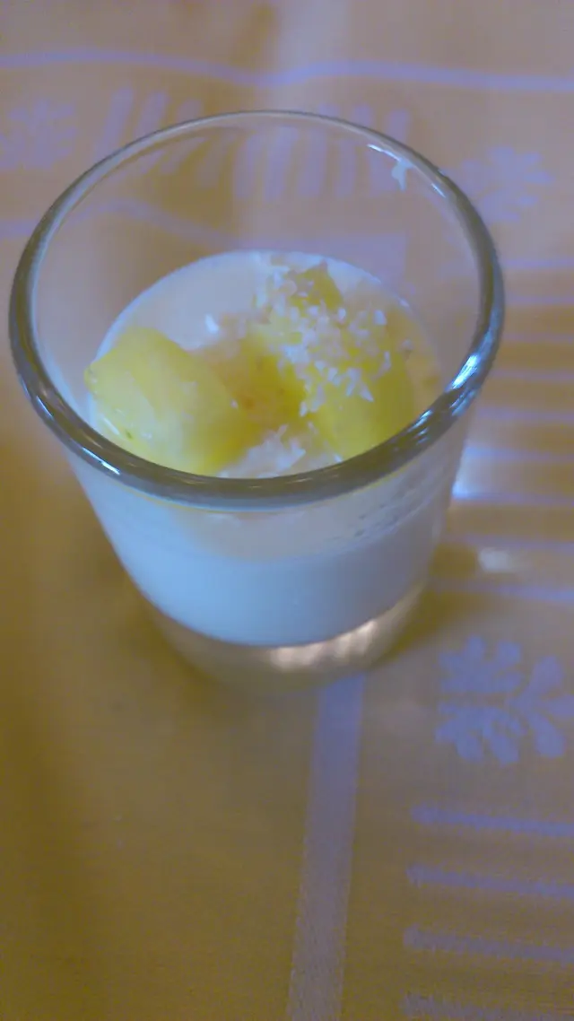 贈送的甜品 - 菠蘿慕絲