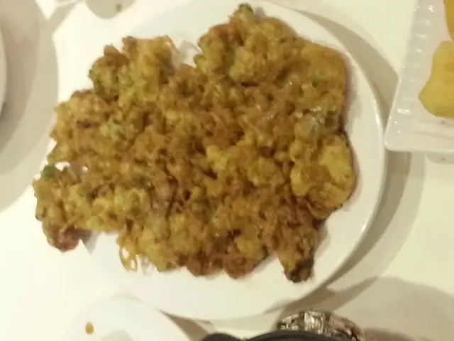 炸得好鬆化, 味道較淡, 一定要點魚露...一落枱, 轉頭掃晒...