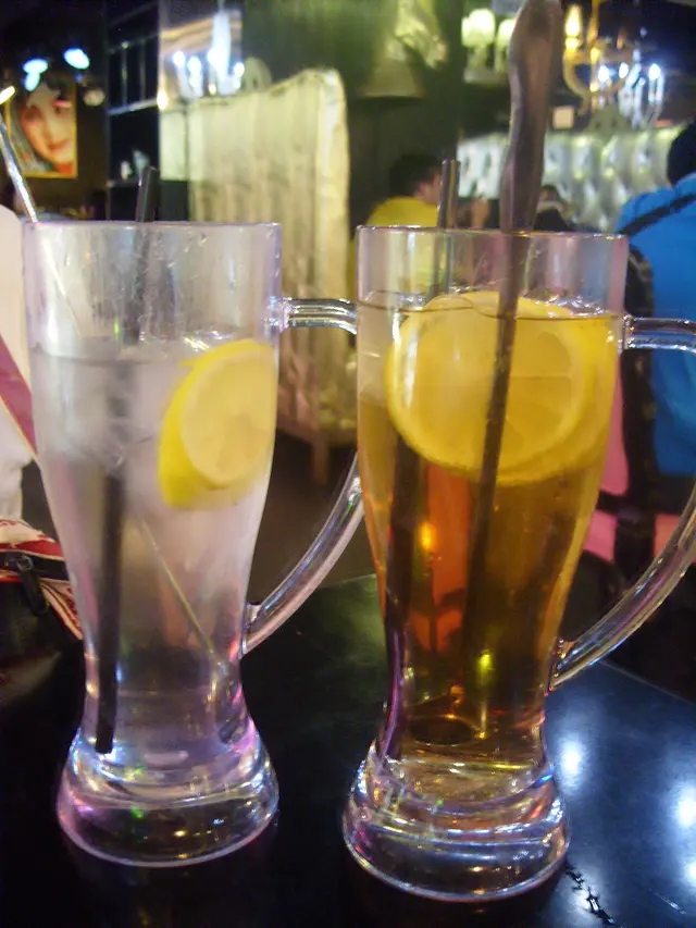 檸檬綠茶及檸水---檸水勁多糖水,超甜, 檸檬綠茶又冇茶味