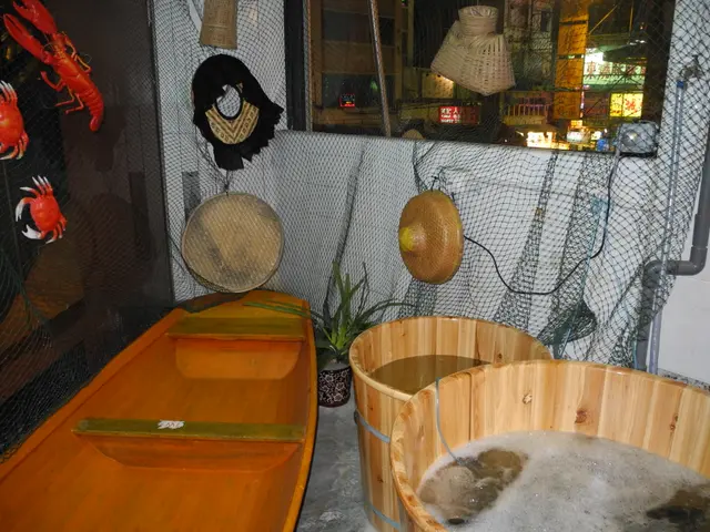 原來木桶是用來養魚的