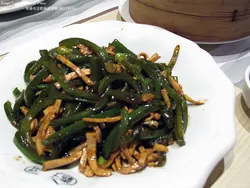 ③﹣青椒毛豆干丝跟薄饼(杭) ($68)