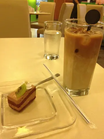 午餐后送甜品配冰咖啡