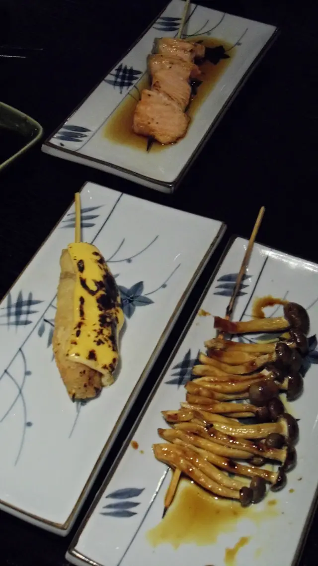 鹽燒三文魚/芝士雞肉串/燒靈芝菇