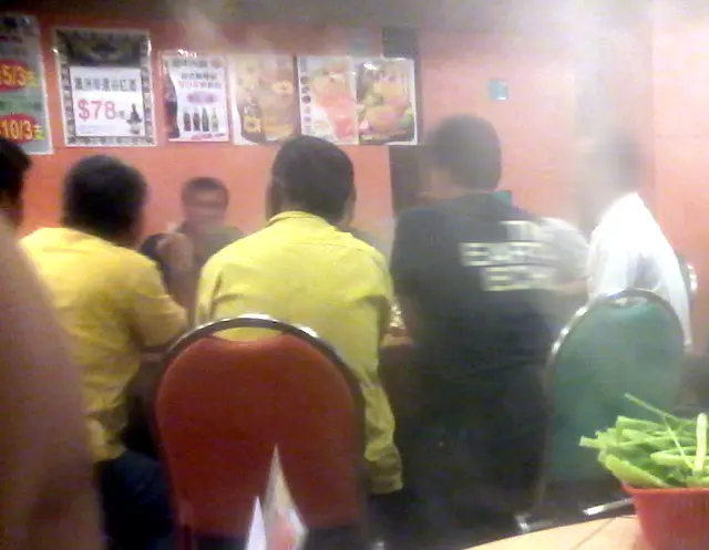 大家情緒高漲, 吞雲吐霧!