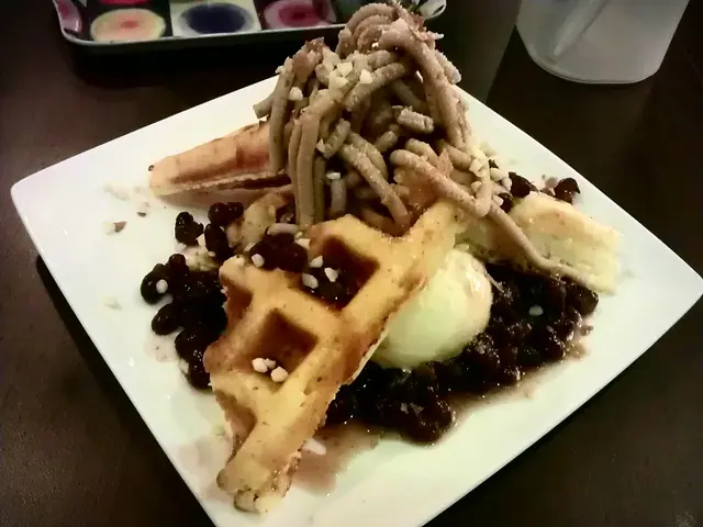 紅豆栗子窩夫+ 雲呢拿雪糕