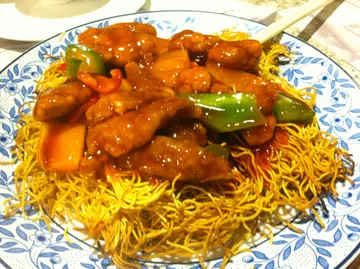 咕噜肉炒面