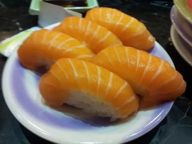 飯雖然大舊，但係外形非常討好，在下一口氣食左20舊= =v