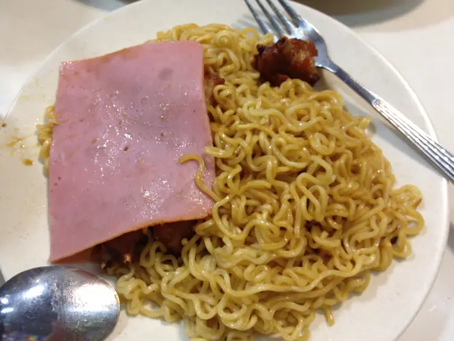 雞翼火腿干撈麵