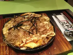 铁板海鲜芝士杂锦烧乌龙面，好似食日式烧饼咁