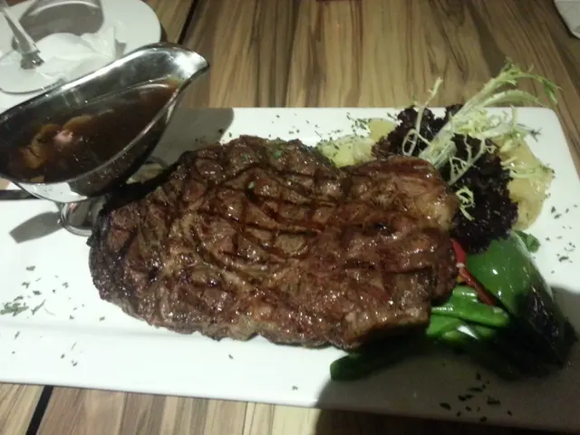 超正牛排,用碳燒唔係煎,好香,而且剛剛好5成熟,非常好咬口肉味香濃