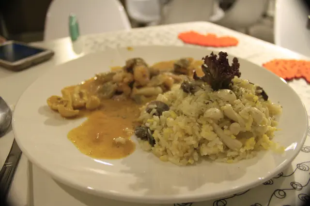 淡咖哩海鮮配牛油焗飯~