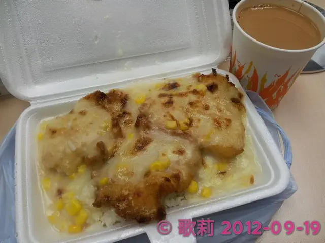 焗白汁粟米石斑飯 + 熱奶茶