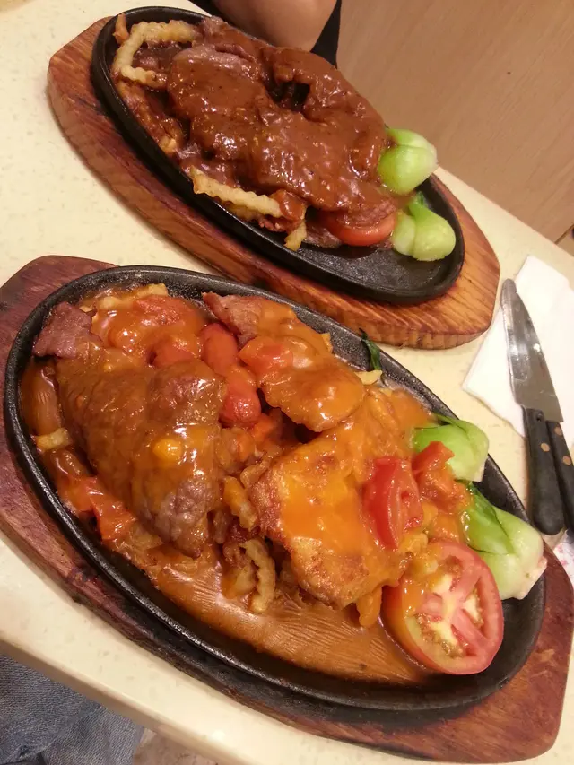 美式雜扒及黑椒西冷牛扒