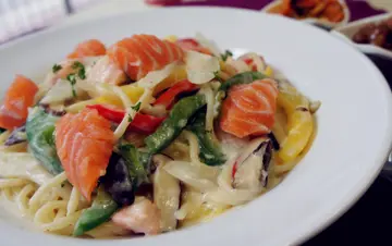 煙三文魚配白汁意粉