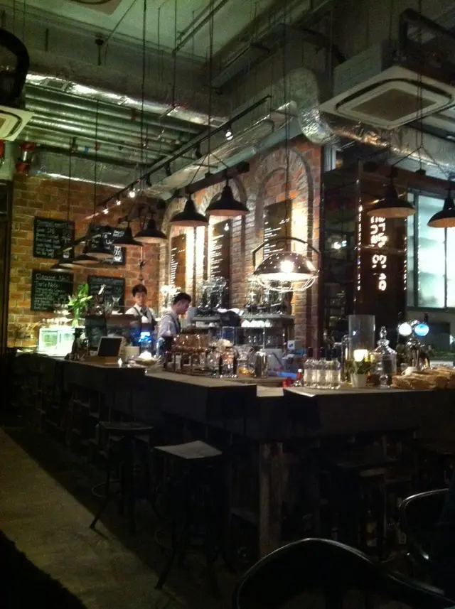 Love the resturant decors!! The red bricks wall!