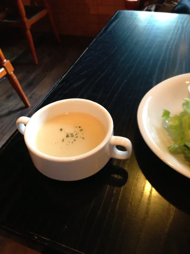 湯不夠熱,味道也是普通的白湯