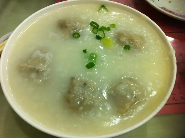 鯪魚球粥