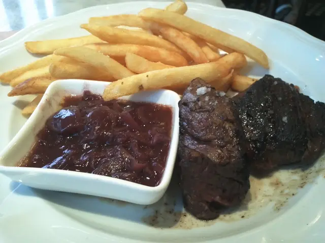 Onglet de Boeuf with French fries 