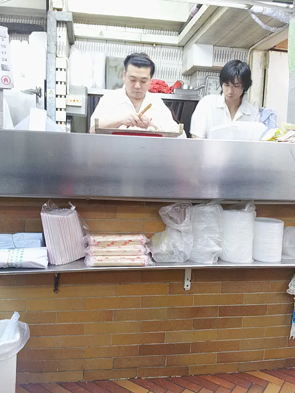 師傅落力地包水餃