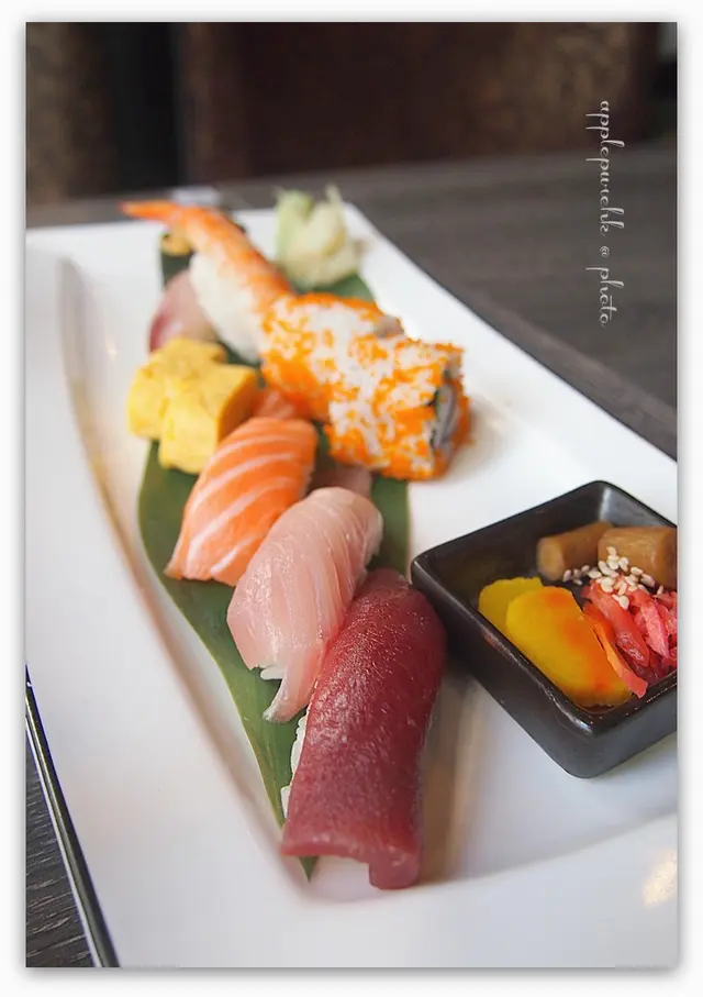 後排,有三文魚、燒玉子...