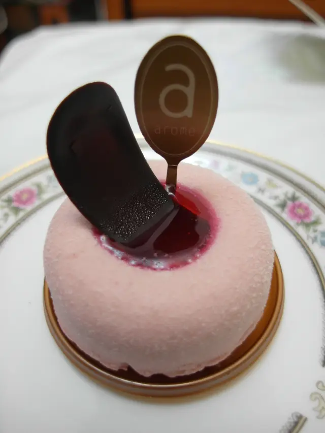 士多啤梨開心果慕絲蛋糕