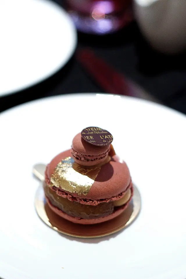 Le Macaron Pomme (Macaron Apple) $40