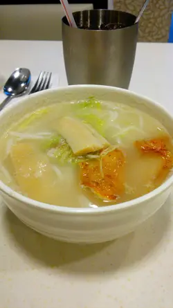 鲍鱼片猪颈肉米线