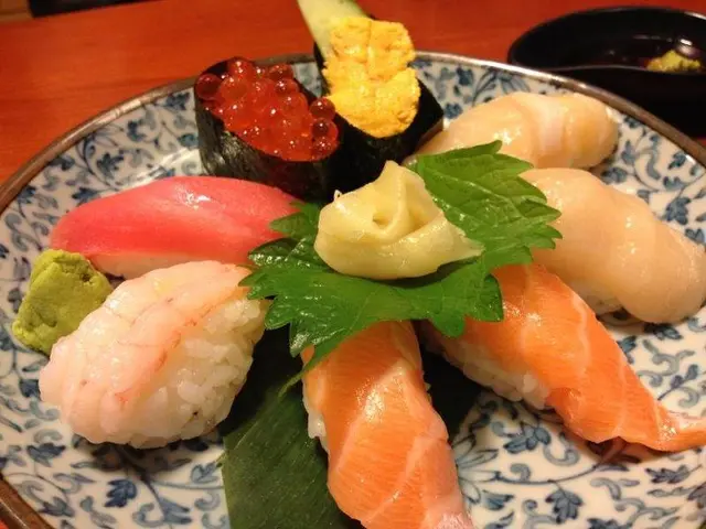 兩款不同的壽司餐