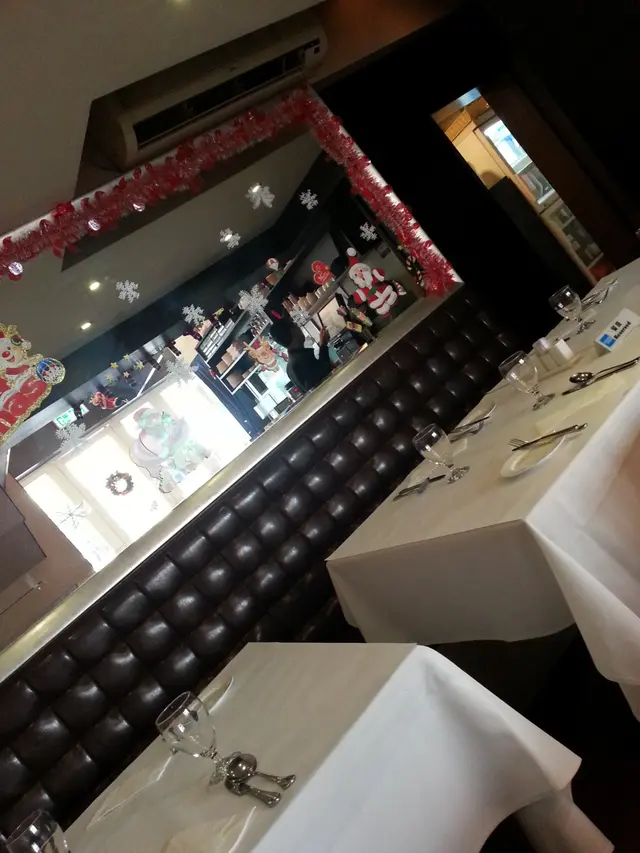 那一排巧克力塊狀的靠背很有複古味道