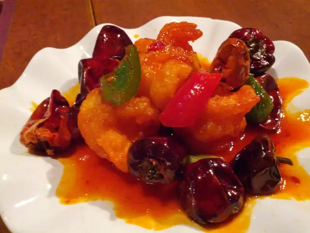 菜胆炖鱼翅 --- 起初以为得三四条翅, 上菜时真系有惊喜, 好足料