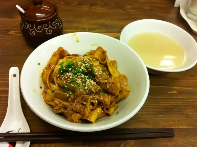 柚子蜜豬軟骨撈粗麵