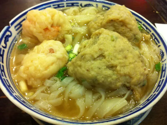 雲吞鮮鯪魚肉河粉