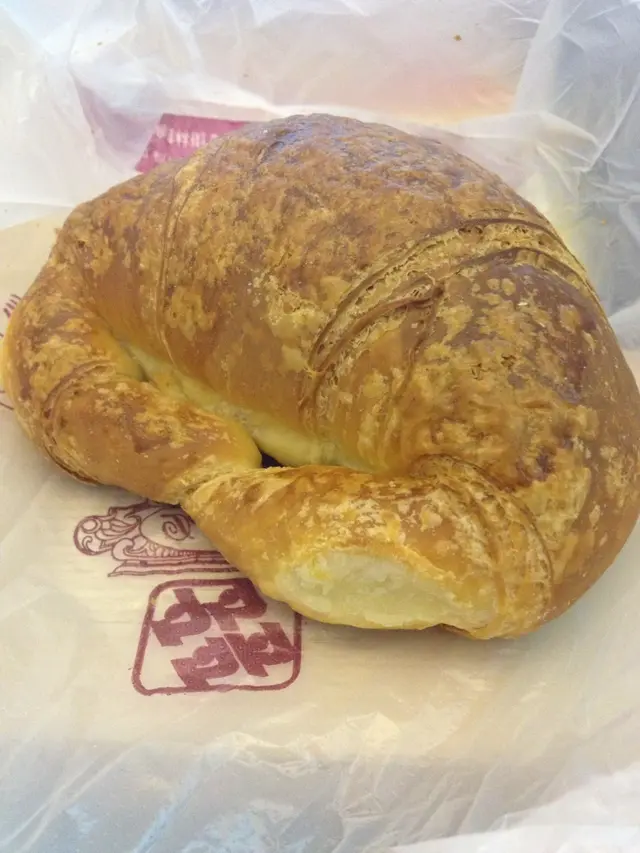 搭多個牛角包tim