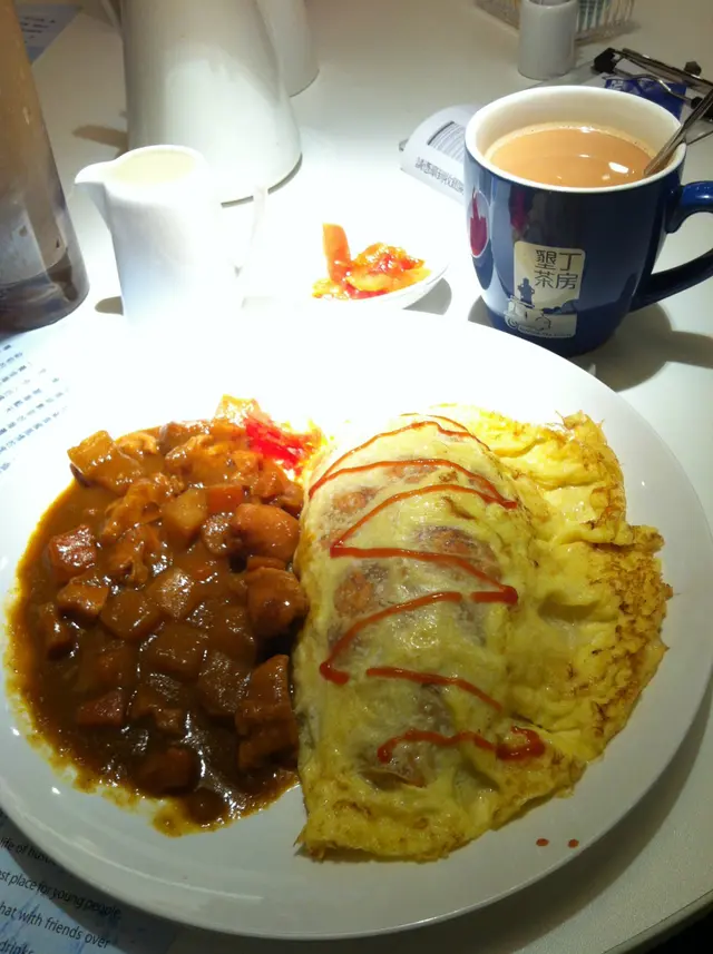 咖哩雞肉蛋包飯