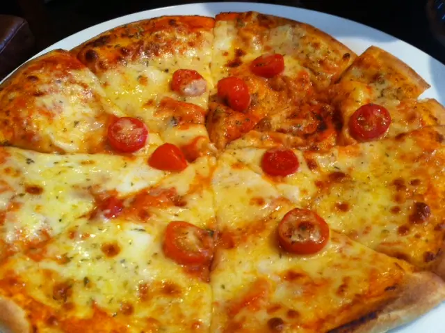 margarita pizza, 很香, 皮厚薄適中