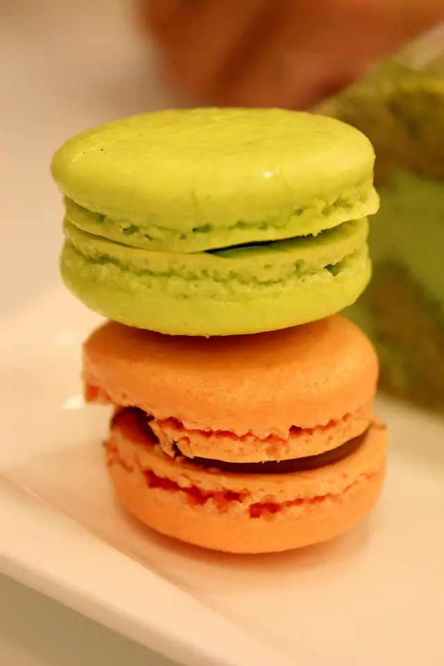 green tea & baileys macarons