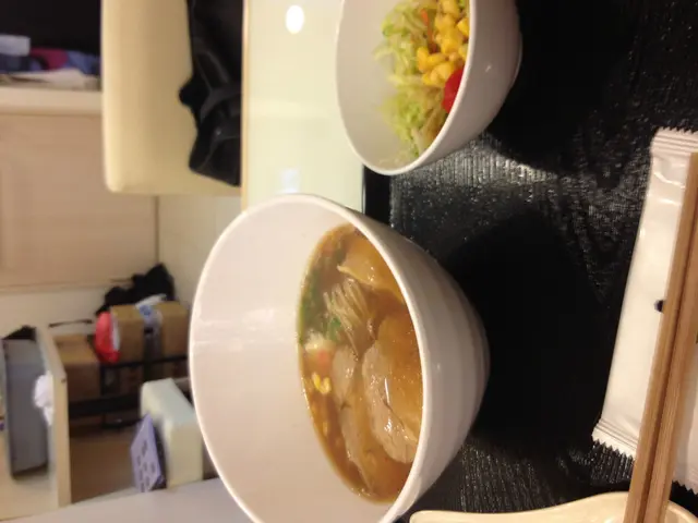 麵豉湯麵同生菜沙律