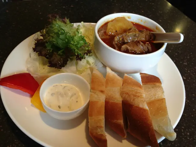 法國麵包佐咖哩牛腩