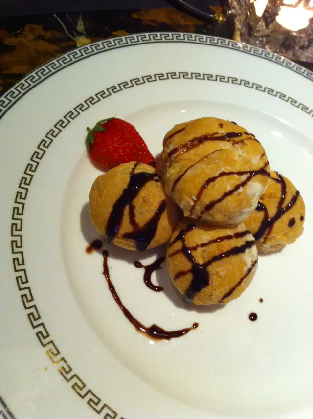 最後都有份好正既甜品XD！！雲呢拿雪糕泡芙，真材實料！中間有滿滿既雪糕，夠冰滑 好食！