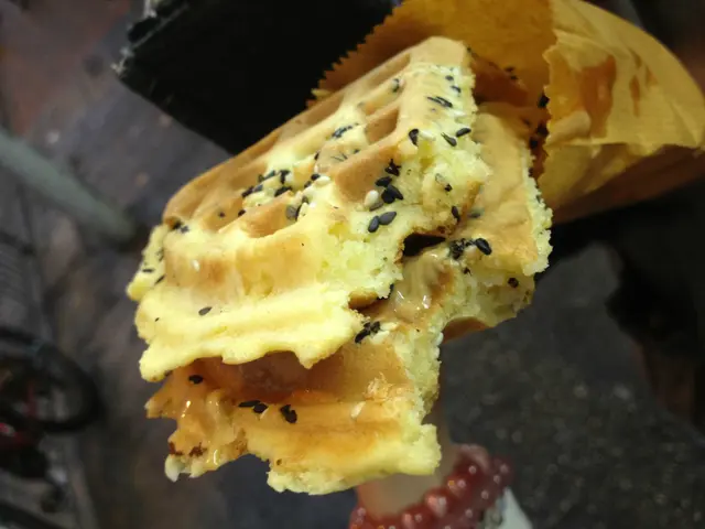 格仔餅同樣外脆內軟, 外皮脆得令夾餅脆開了一半,漿很多很充實, 滿滿厚厚的!