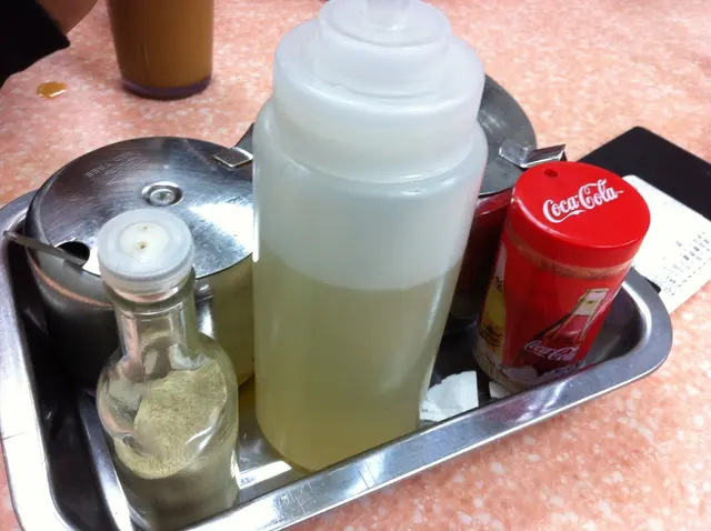 自助調味~ 中間的是凍飲的糖水