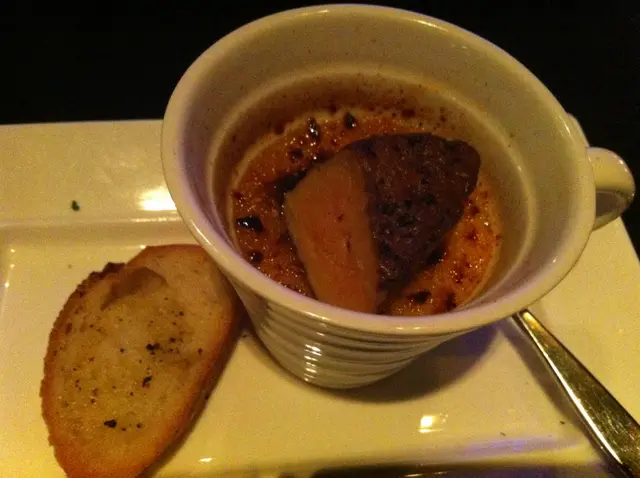 個人好鍾意個鵝肝! 不過燉蛋完全唔熱..有D失敗..